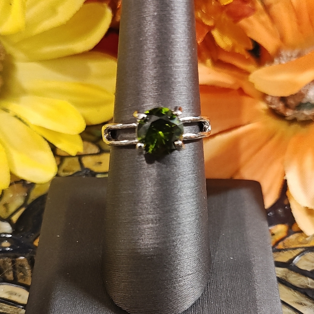 3/$15 SALE! Peridot Stone Fashion Ring - Size 7 3/4